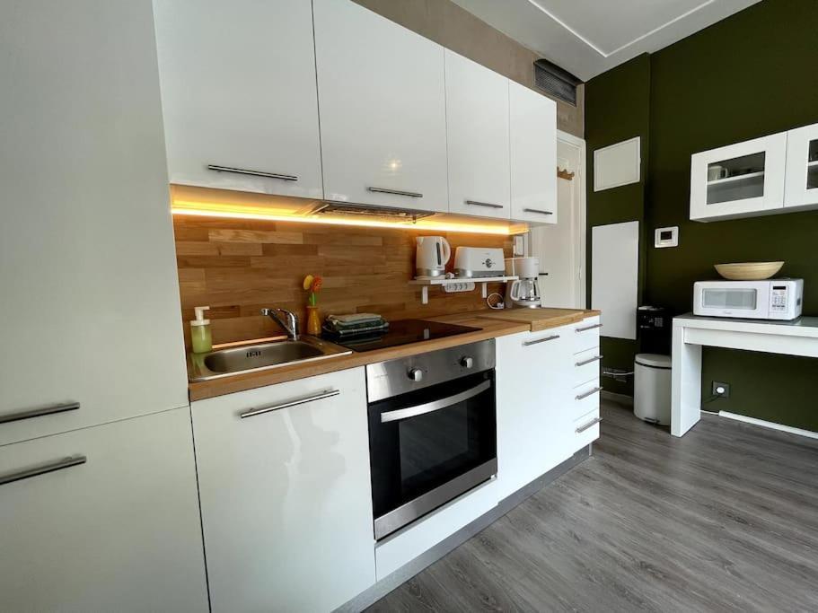 La Room: Seaside Apartment + Terrace + Parking Ментона Экстерьер фото